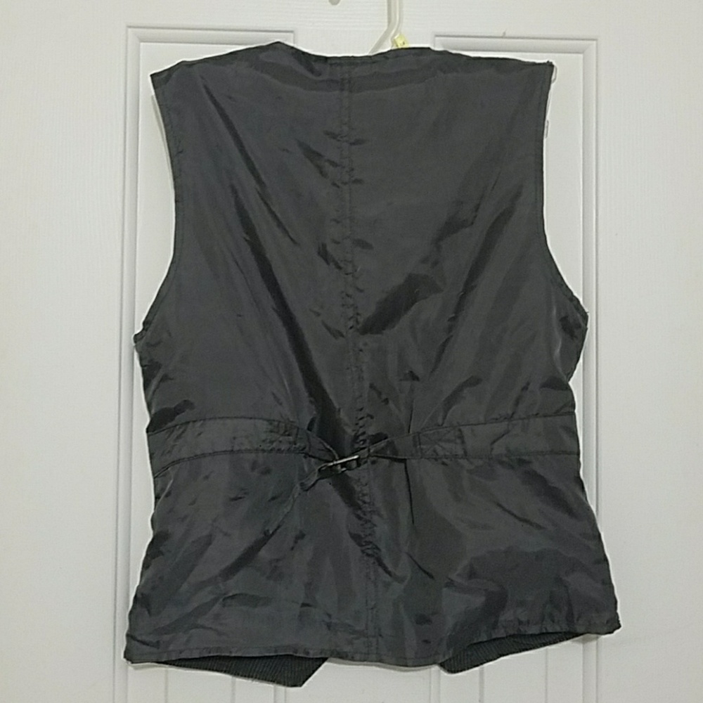 Vest - Picture 3 of 4